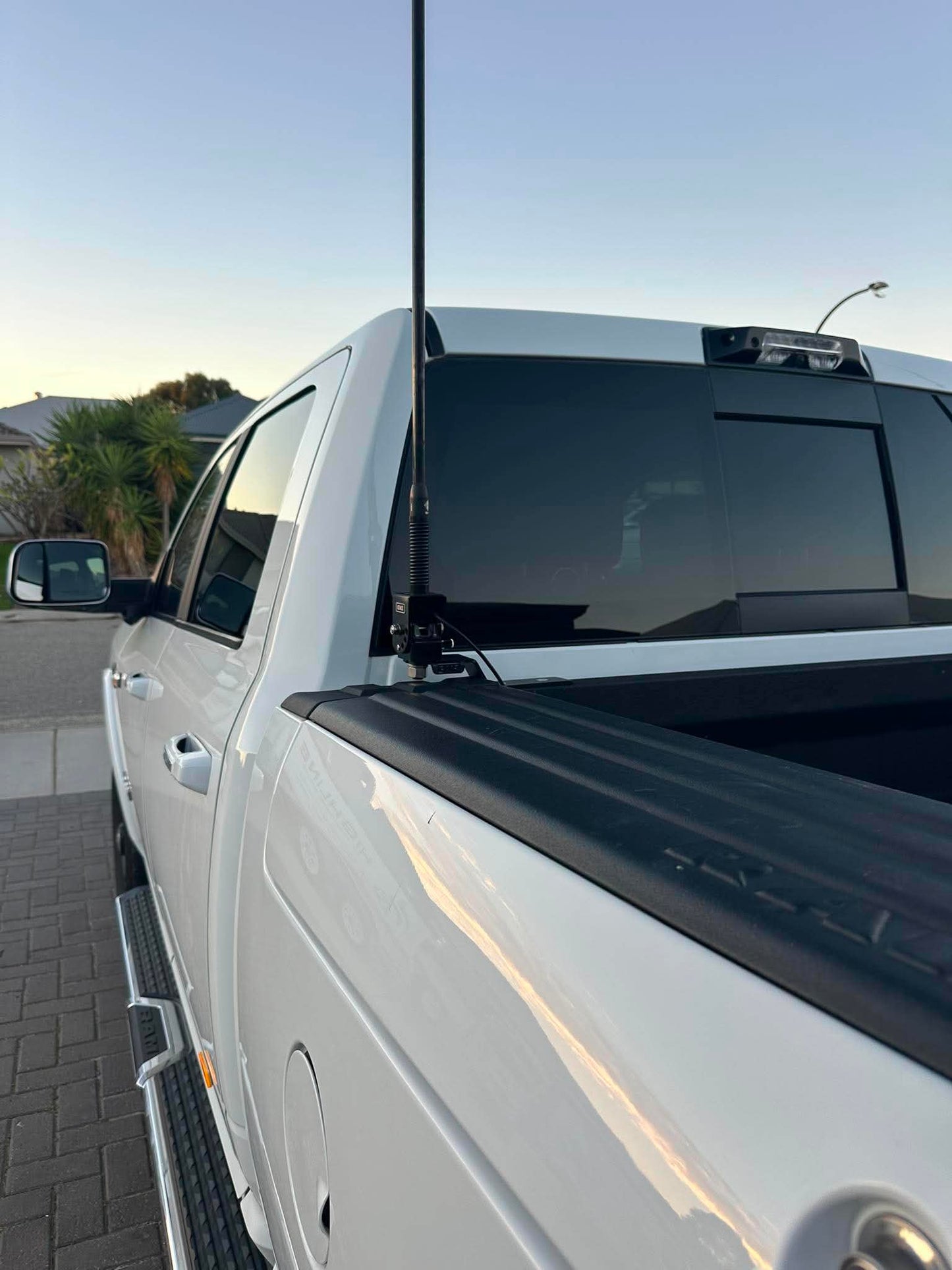 Dodge RAM 2500 DT 2019+ (Fifth Gen & Sixth Gen) with RAM BOX UHF Tub Bracket 208-TB
