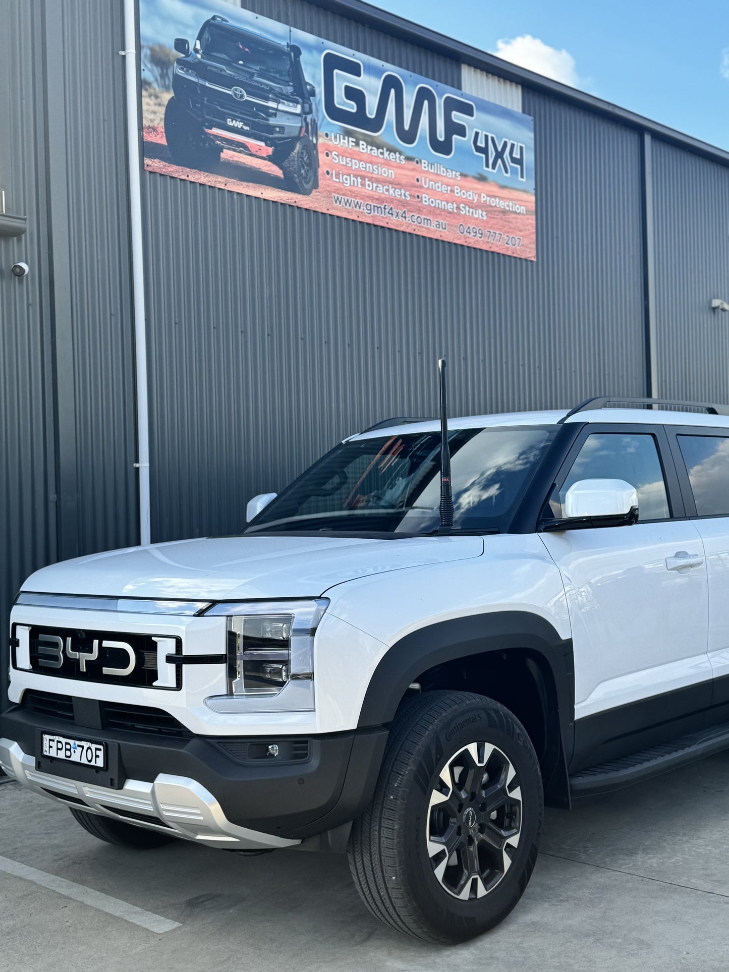 BYD Shark Bonnet Aerial UHF Antenna Bracket BB-237