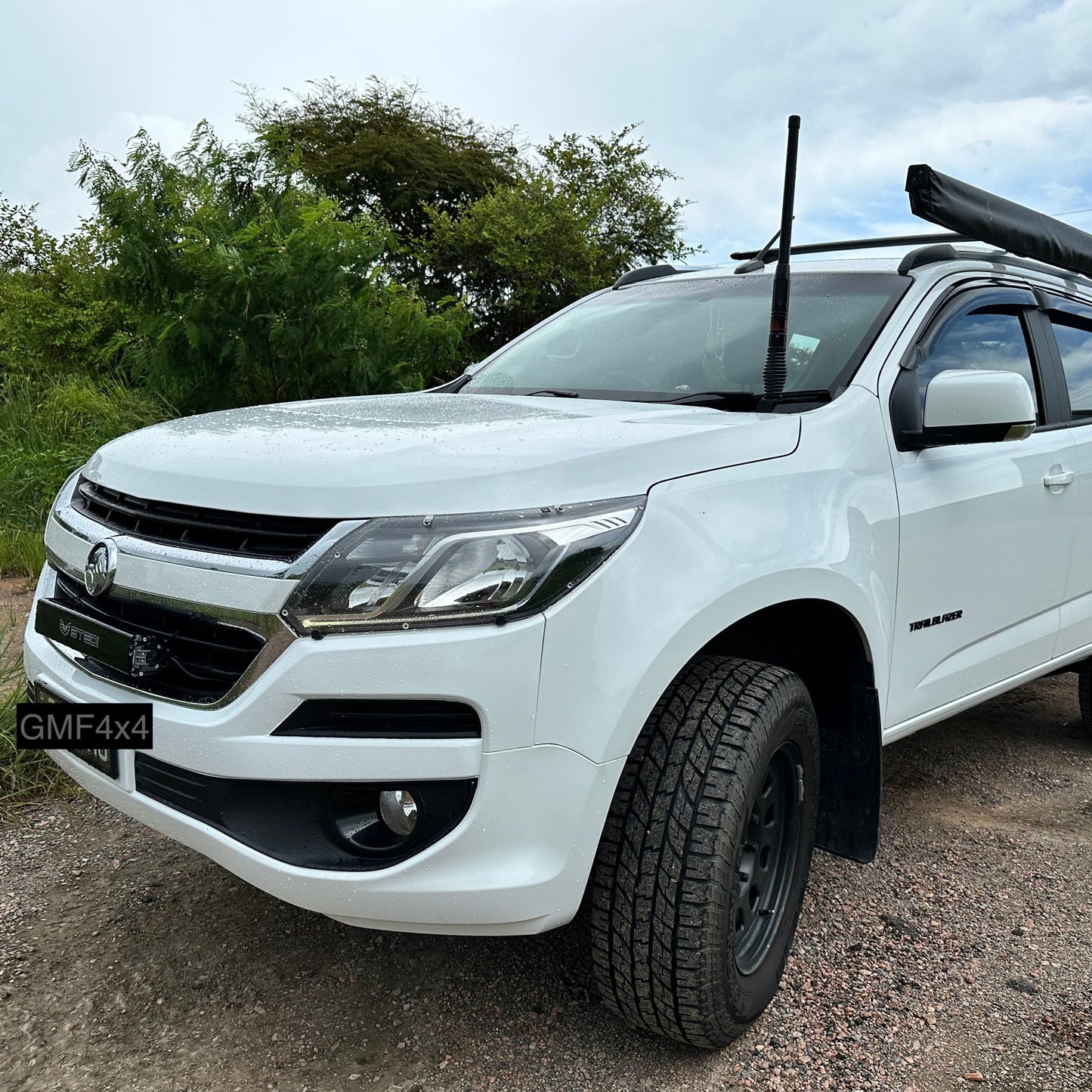 Holden Trailblazer 2017+ Bonnet Aerial UHF Antenna Bracket BB-016