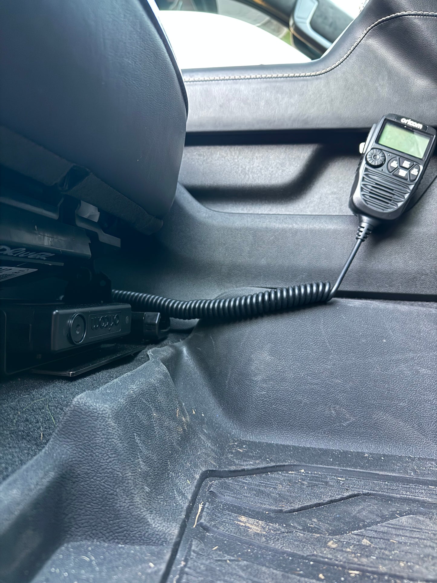 GMC Sierra Denali 2500 UHF Handpiece Mount 2020-2023 167-HP