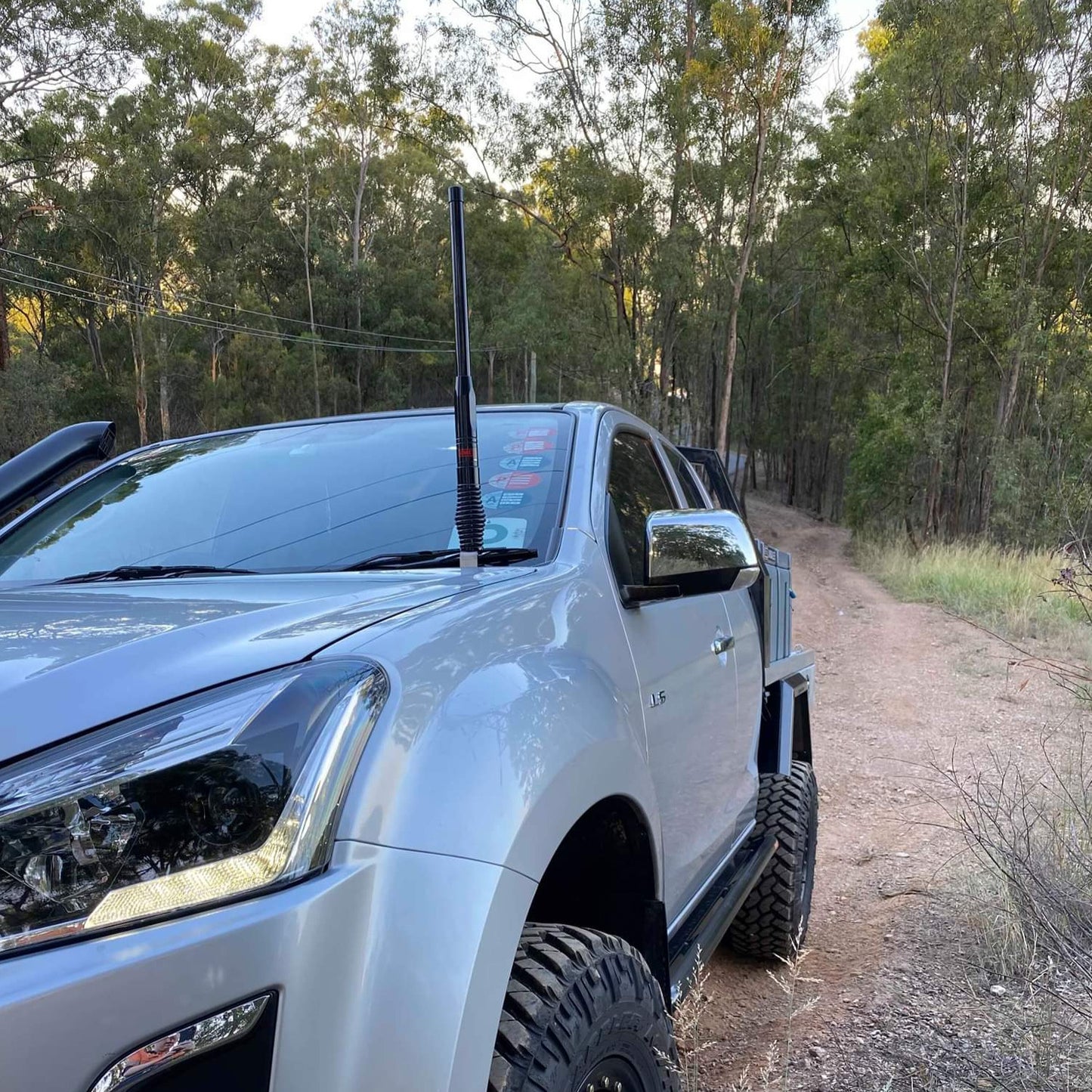 Isuzu DMAX 2012-2020 Bonnet Aerial UHF Antenna Bracket BB-006