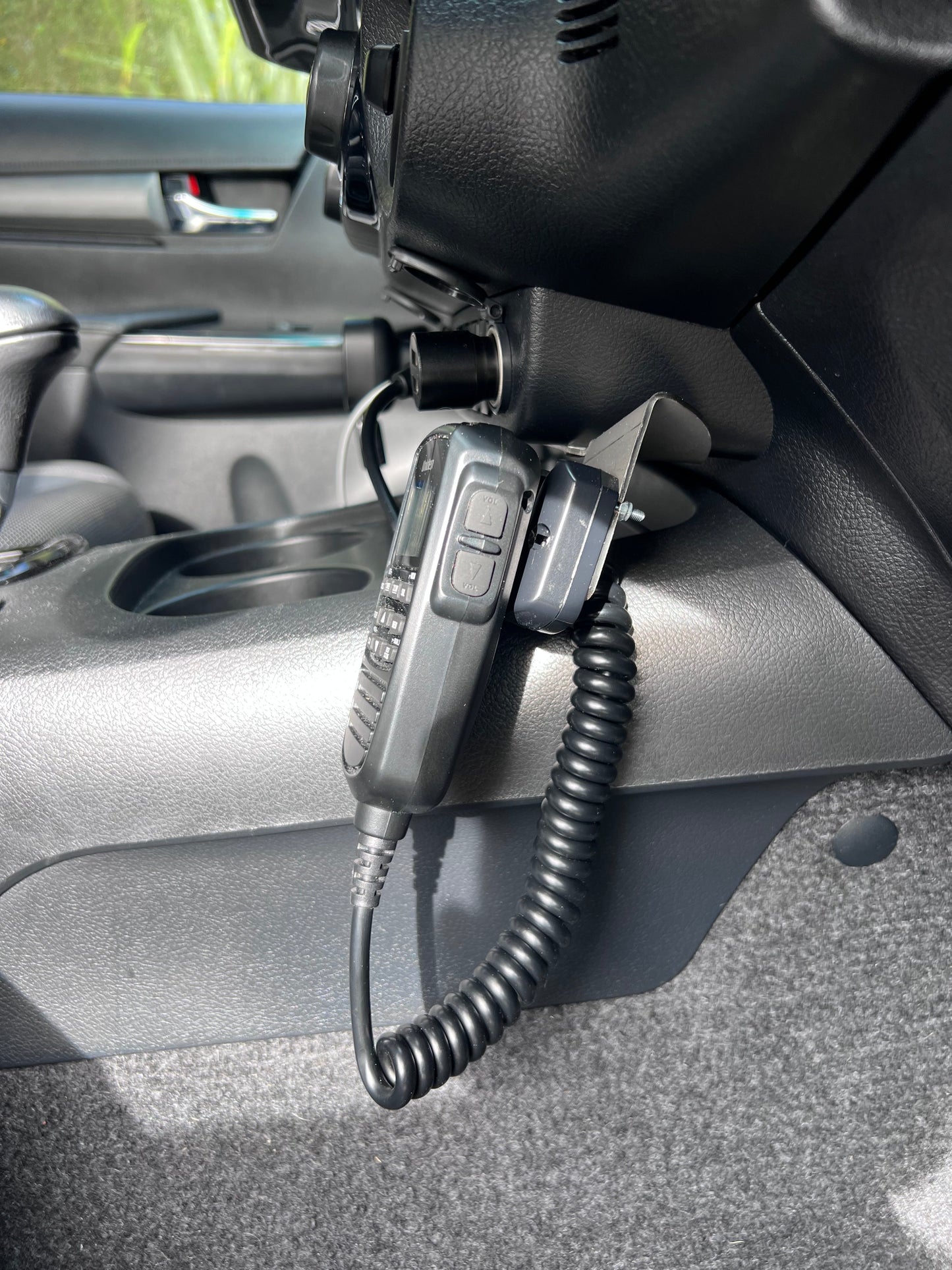 Toyota Hilux N80 2015- Current UHF Handpiece Mount 234-HP